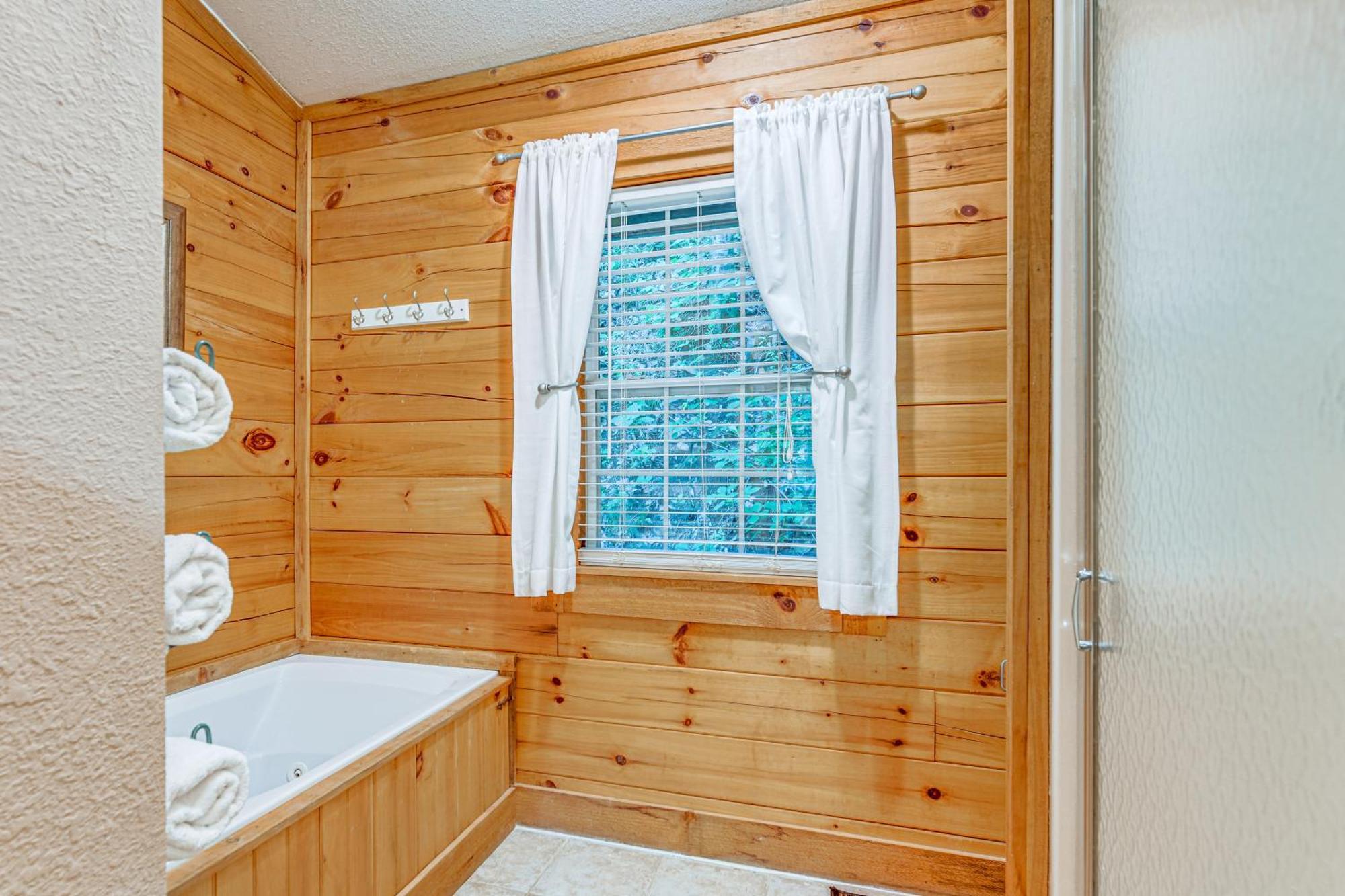 Serene Maggie Valley Retreat With Deck And Hot Tub! מראה חיצוני תמונה