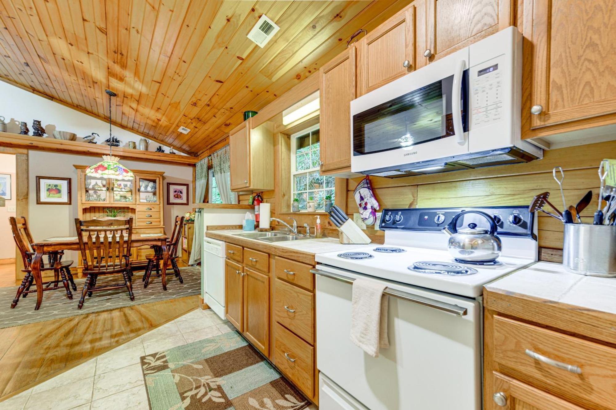 Serene Maggie Valley Retreat With Deck And Hot Tub! מראה חיצוני תמונה